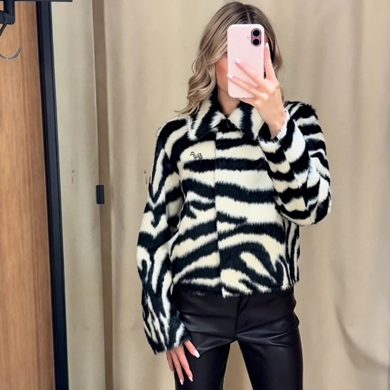Women Zebra Print Faux Fur Cropped Jacket Lapel Collar Single‑breasted Plush Fuzzy Coat Loose Fit Short Outerwear Fall Winter