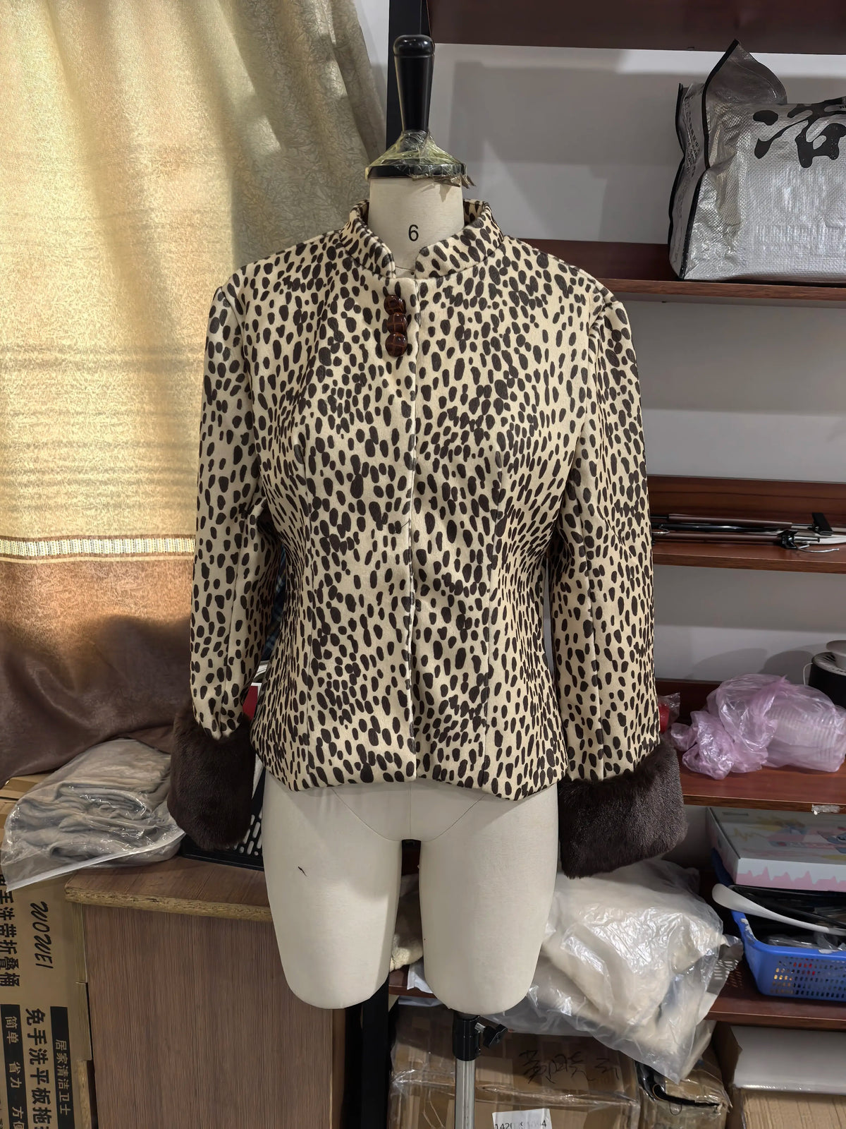 Vintage Faux Fur Cropped Jacket Women Deer Spot Print Stand Collar Dark Fur Cuff Button Up Short Coat Winter Street Outerwear